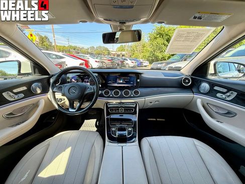 Used 2017 Mercedes-Benz E 300 4MATIC image 17