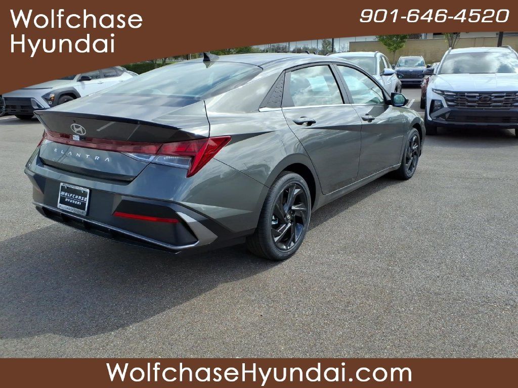 Used 2026 Hyundai Elantra SEL Sport Premium FWD image 5