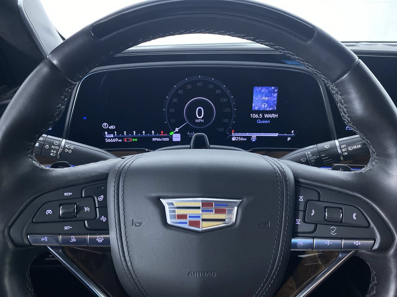 Certified 2022 Cadillac Escalade Sport Platinum AWD/4WD image 3