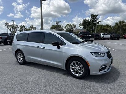 Used 2026 Chrysler Pacifica Limited