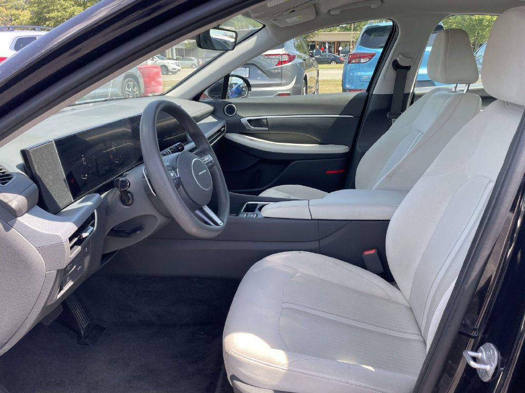 Used 2025 Hyundai Sonata SEL FWD image 14