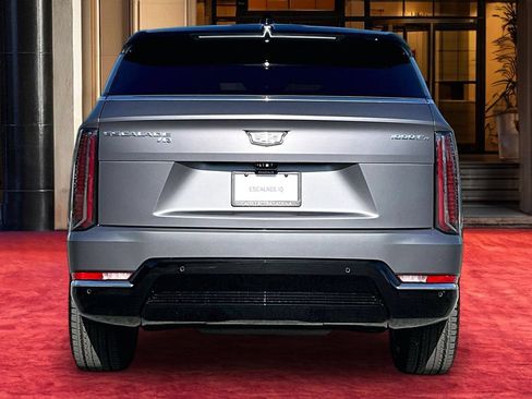 New 2026 Cadillac Escalade IQ Luxury 2 w/ LPO, Floor Liner Package AWD/4WD image 5