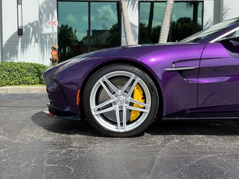 Used 2025 Aston Martin V8 Vantage Coupe RWD image 16