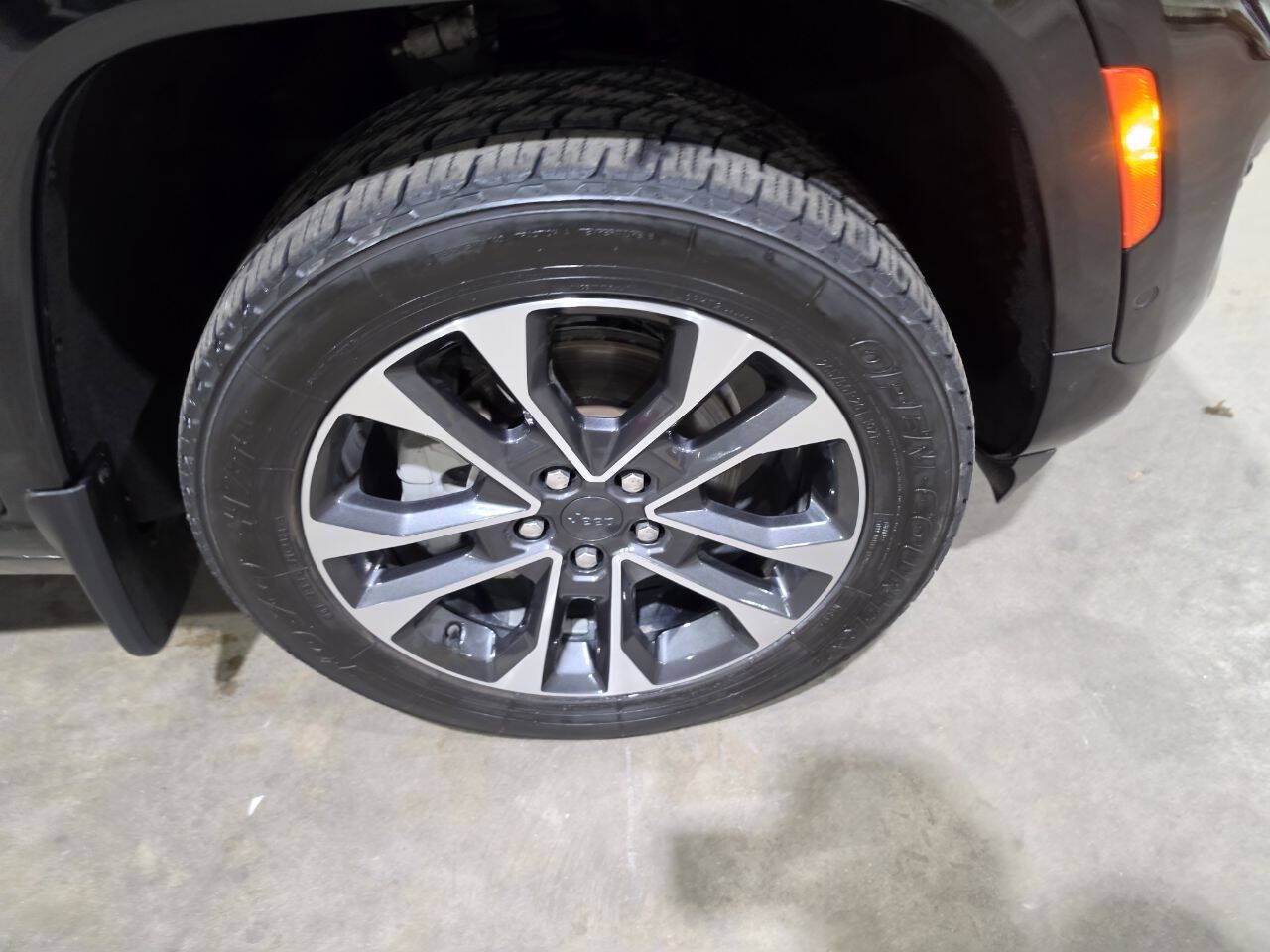 Used 2022 Jeep Grand Cherokee Overland w/ Adv Protech Group III AWD/4WD image 20