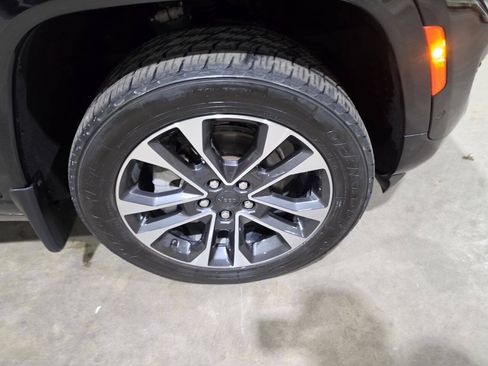 Used 2022 Jeep Grand Cherokee Overland w/ Adv Protech Group III AWD/4WD image 20