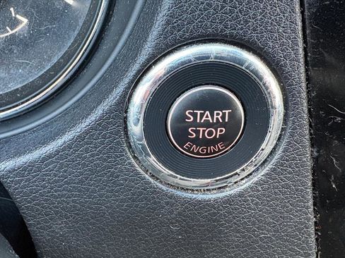 Used 2019 Nissan Rogue SV image 11