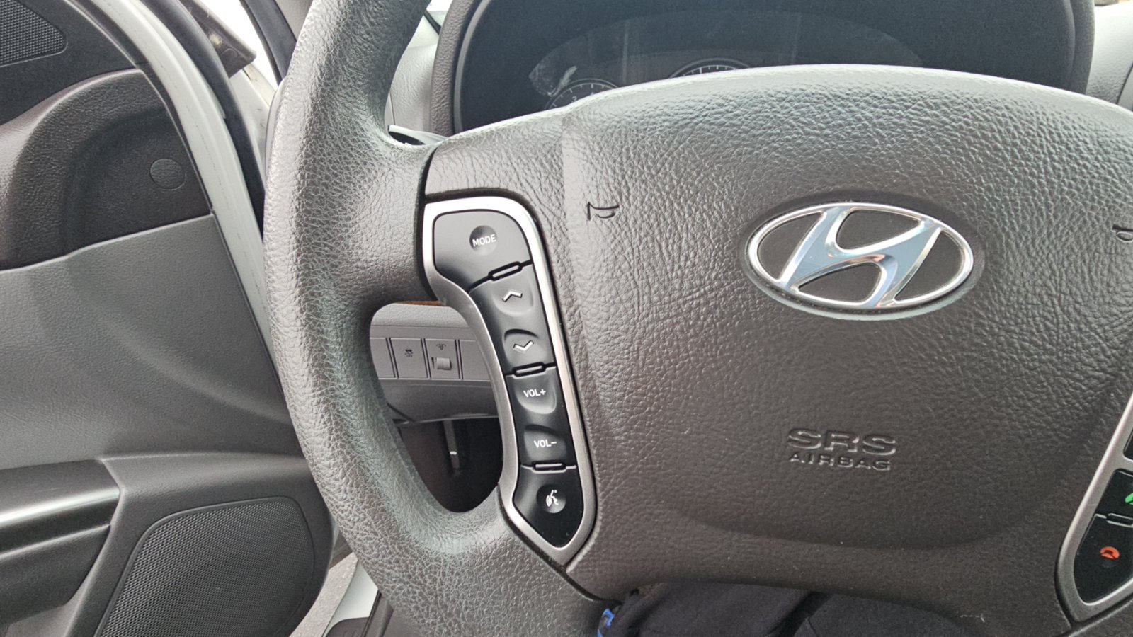 Used 2010 Hyundai Santa Fe GLS FWD image 11