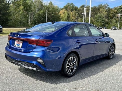 Used 2022 Kia Forte LXS w/ LXS Technology Package FWD image 7