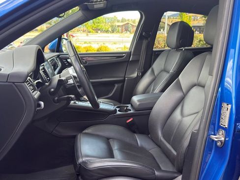 Used 2018 Porsche Macan AWD/4WD image 12