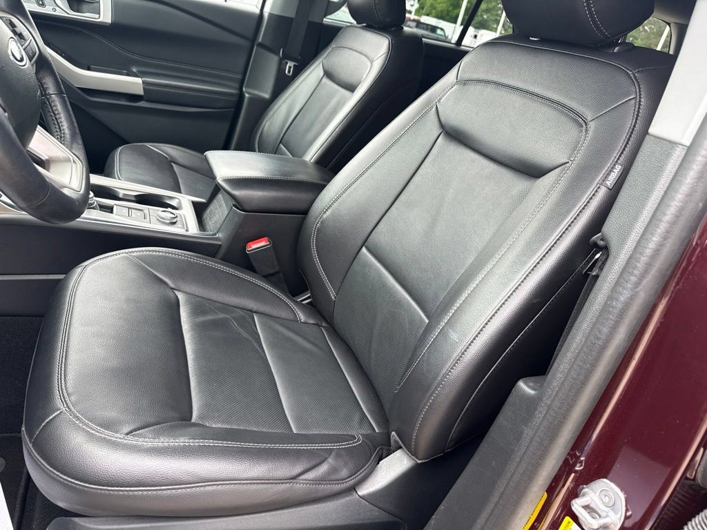 Used 2023 Ford Explorer Limited w/ Equipment Group 301A AWD/4WD image 8