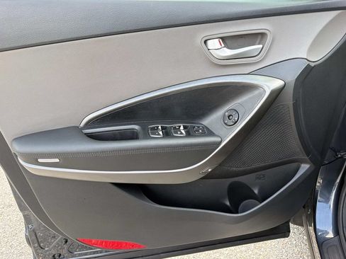 Used 2018 Hyundai Santa Fe SE FWD image 9