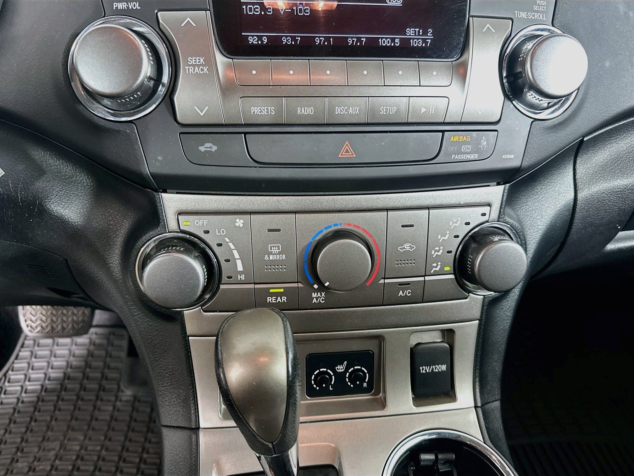 Used 2012 Toyota Highlander SE w/ Tow Pkg FWD image 23