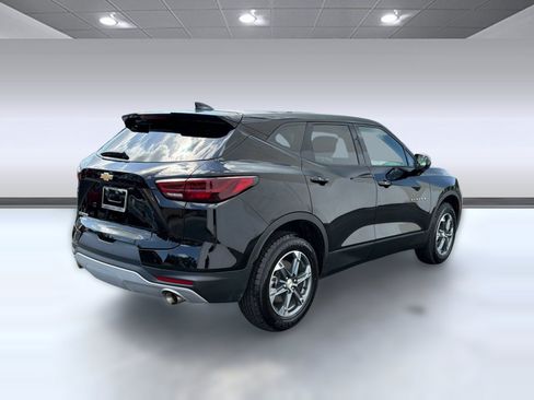 Used 2025 Chevrolet Blazer LT FWD image 9