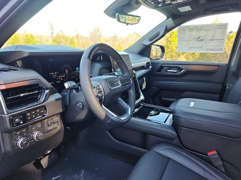 New 2026 GMC Yukon XL Denali w/ Denali Reserve Package image 13