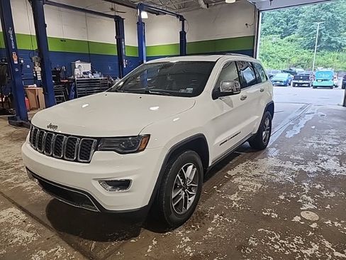 Used 2022 Jeep Grand Cherokee Limited w/ Tech Group AWD/4WD image 3