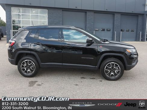 New 2025 Jeep Compass Trailhawk w/ Trailhawk Convenience Group image 8