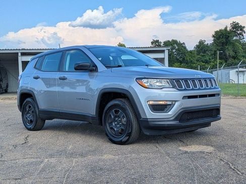Used 2018 Jeep Compass Sport FWD image 2