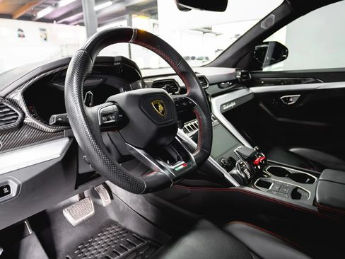 Used 2021 Lamborghini Urus AWD/4WD image 35