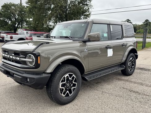 New 2026 Ford Bronco Outer Banks AWD/4WD image 6