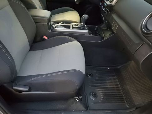 Used 2021 Toyota Tacoma TRD Sport w/ Technology Package image 16