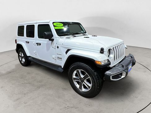 Used 2019 Jeep Wrangler Unlimited Sahara w/ Uconnect 4C Nav & Sound Group image 8
