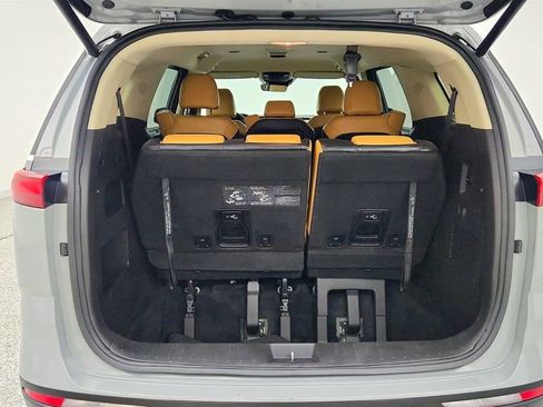 Used 2023 Kia Carnival EX FWD image 23