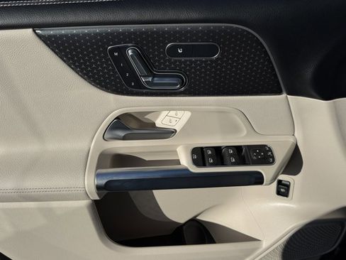 New 2026 Mercedes-Benz GLB 250 image 9
