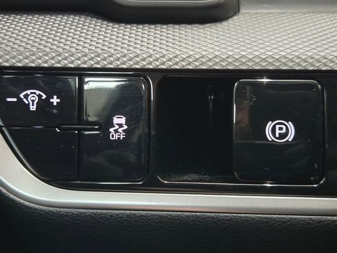 Used 2025 Kia Sportage LX FWD image 25