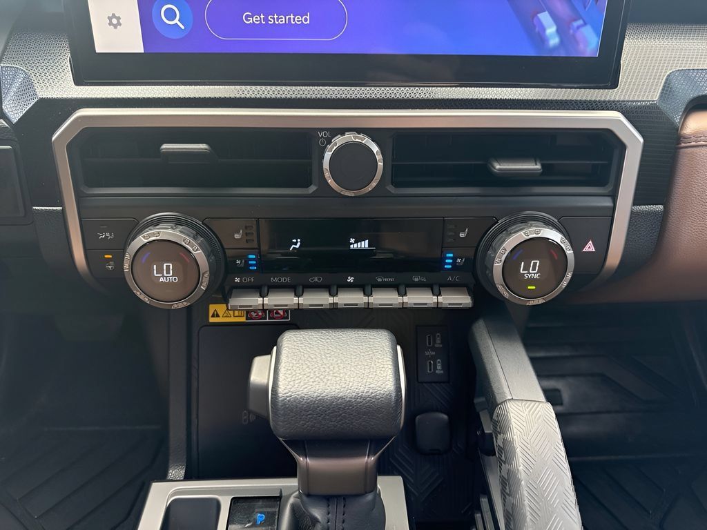 Used 2025 Toyota 4Runner Limited AWD/4WD image 18