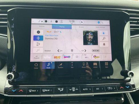 Used 2024 Jeep Wagoneer L Series II w/ Flexible Seating Group AWD/4WD image 28