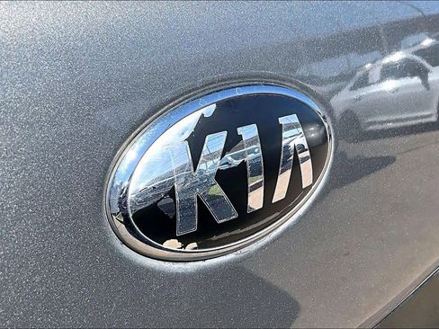 Used 2015 Kia Soul + image 10