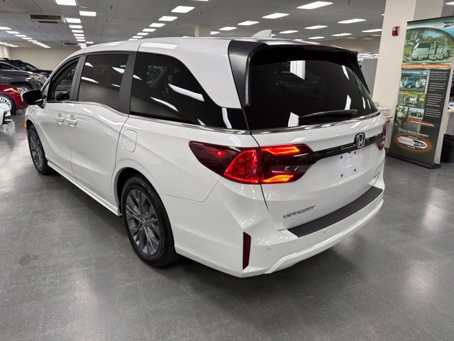 Used 2025 Honda Odyssey Touring image 5