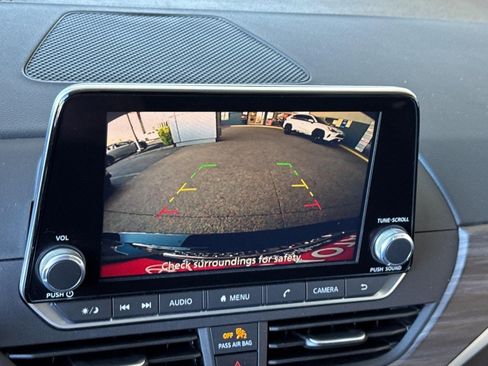 Used 2025 Nissan Altima 2.5 SV image 15