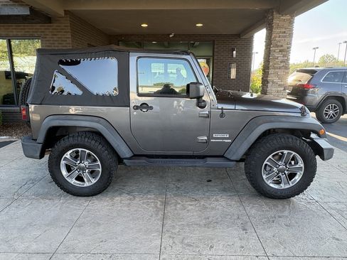 Used 2018 Jeep Wrangler Sport AWD/4WD image 5