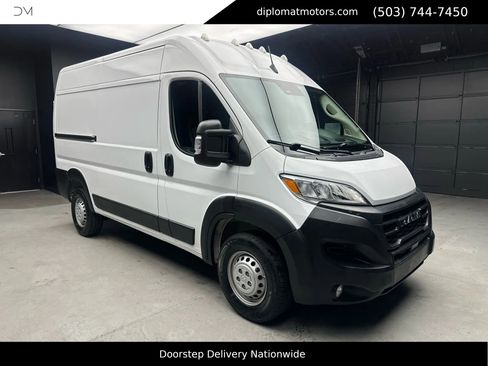 Used 2024 RAM ProMaster 2500 w/ Convenience Group image 9
