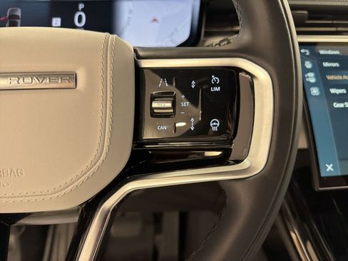 Used 2025 Land Rover Range Rover Sport SE image 13