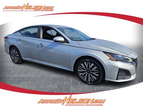 Used 2023 Nissan Altima 2.5 SV image 1
