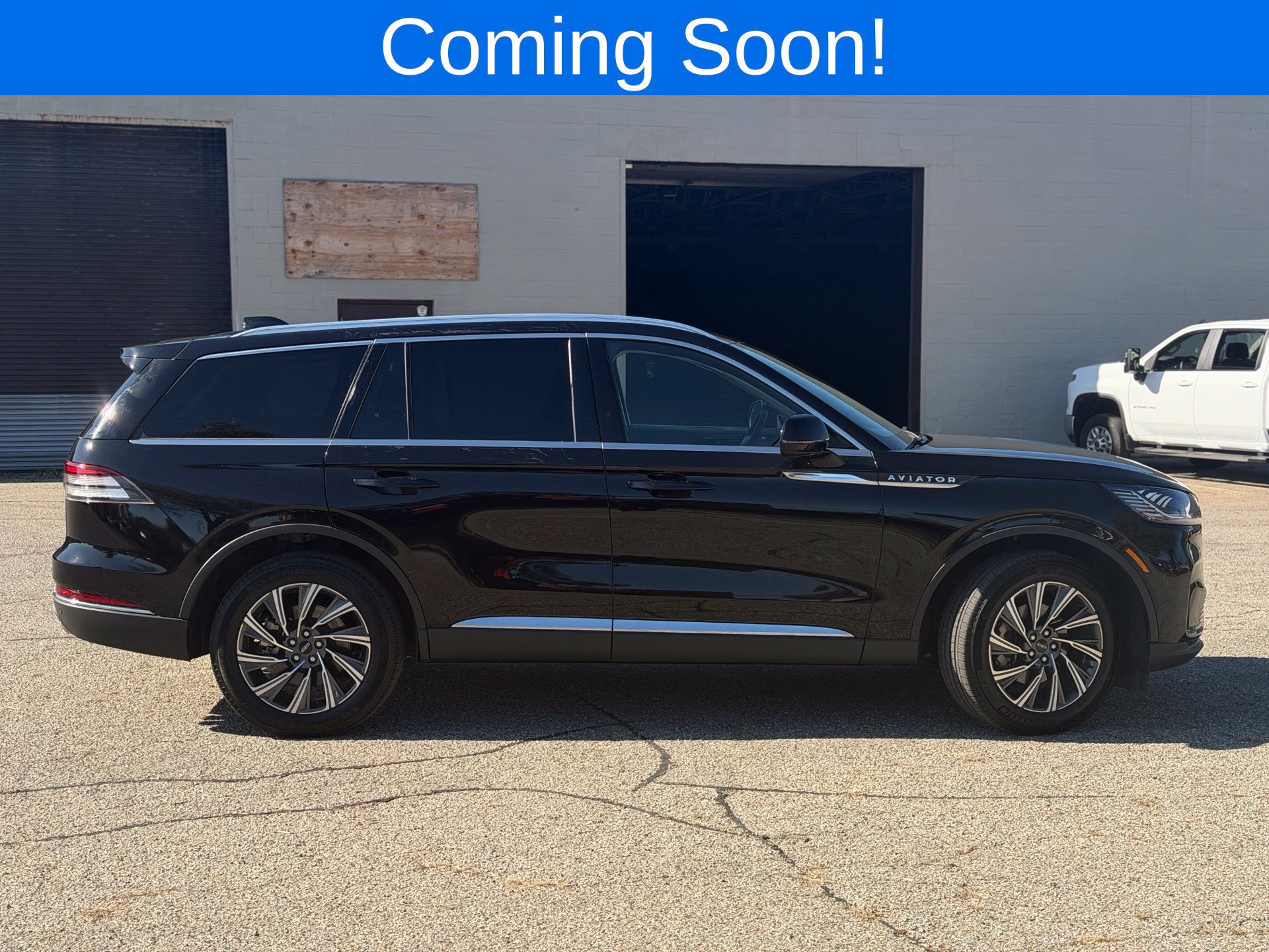 Used 2026 Lincoln Aviator AWD image 4