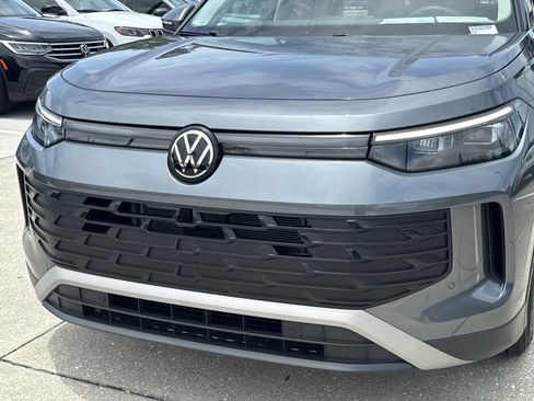 Used 2025 Volkswagen Tiguan S FWD image 9