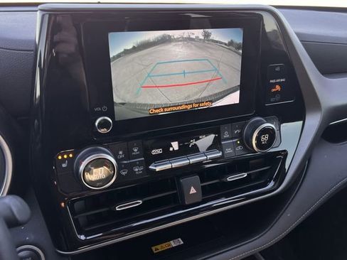 Used 2024 Toyota Highlander XLE image 18