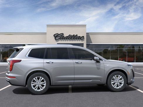 New 2025 Cadillac XT6 Luxury image 5
