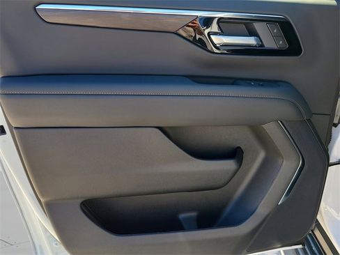 New 2026 Chevrolet Suburban LS image 18