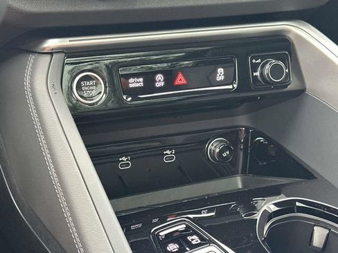 Used 2026 Audi Q5 Premium AWD/4WD image 32