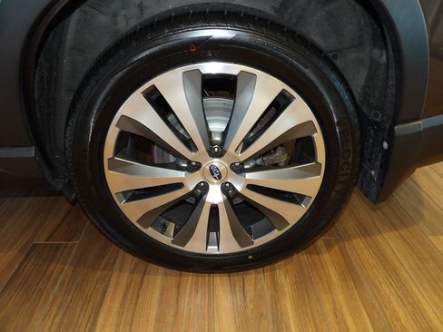 Used 2019 Subaru Ascent Touring w/ Popular Package #2 AWD/4WD image 9