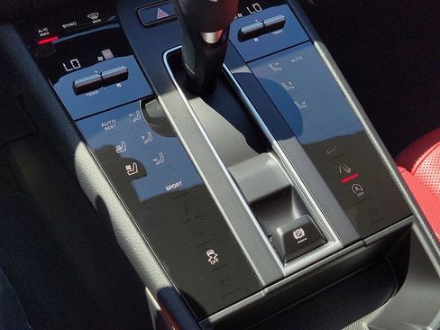 New 2026 Porsche Macan image 35