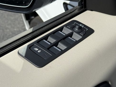 New 2025 Land Rover Discovery Sport S image 12