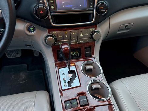 Used 2013 Toyota Highlander Limited image 20