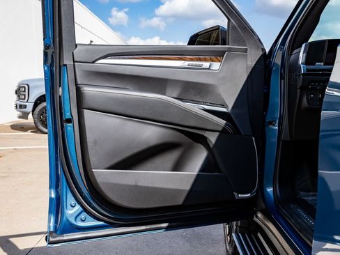 Used 2025 Cadillac Escalade Sport Platinum AWD/4WD image 40