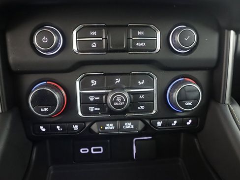 Used 2023 Chevrolet Suburban Premier image 50