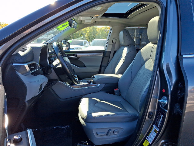 Used 2023 Toyota Highlander Limited AWD/4WD image 12